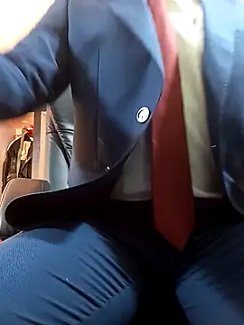 AlejoKhalifa  online show from April 13, 2026, 10:30 am