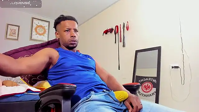 Snapshot of AlejoKhalifa_ chatting on October 14, 2025, 12:06 pm AlejoKhalifa online show from October 14, 2025, 12:06 pm