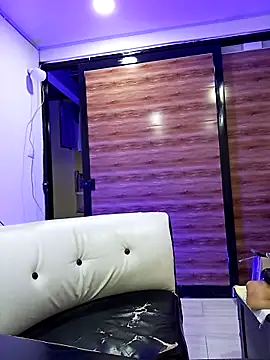 AlejoKhalifa  online show from February 15, 2025, 10:00 am