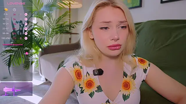 Snapshot of Meukotis chatting on October 3, 2025, 8:27 am Meukotis online show from October 3, 2025, 8:27 am