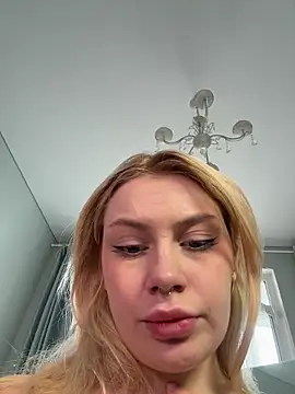 Snapshot of Meukotis chatting on October 12, 2025, 8:37 am Meukotis online show from October 12, 2025, 8:37 am