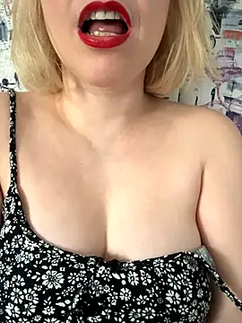 Snapshot of Yourdirtybitch chatting on October 7, 2025, 8:59 am Yourdirtybitch online show from October 7, 2025, 8:59 am