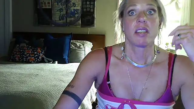 Snapshot of Glamazonx chatting on June 24, 2026, 7:01 pm Glamazonx online show from June 24, 2026, 7:01 pm