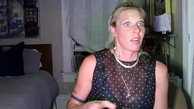 Snapshot of Glamazonx chatting on June 25, 2026, 6:51 am Glamazonx online show from June 25, 2026, 6:51 am