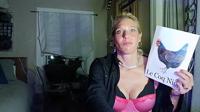Snapshot of Glamazonx chatting on June 19, 2026, 6:30 am Glamazonx online show from June 19, 2026, 6:30 am