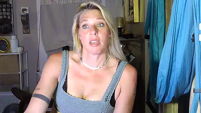 Snapshot of Glamazonx chatting on July 29, 2026, 9:41 am Glamazonx online show from July 29, 2026, 9:41 am