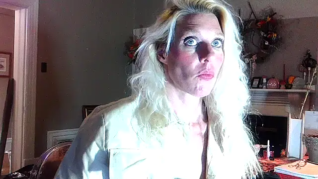 Snapshot of Glamazonx chatting on October 29, 2025, 2:21 am Glamazonx online show from October 29, 2025, 2:21 am