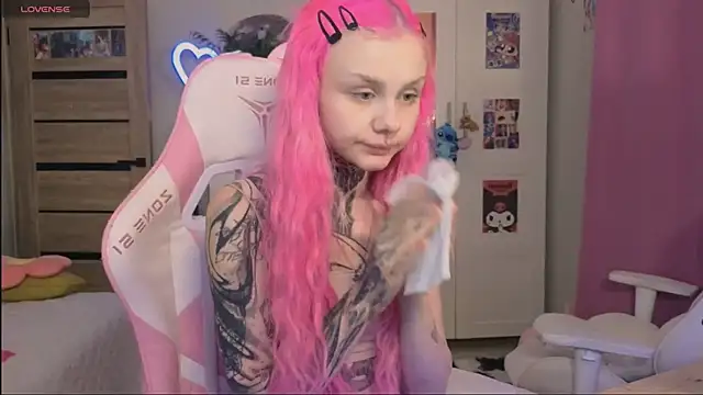 Britney Lynch online show from October 17, 2025, 12:14 am