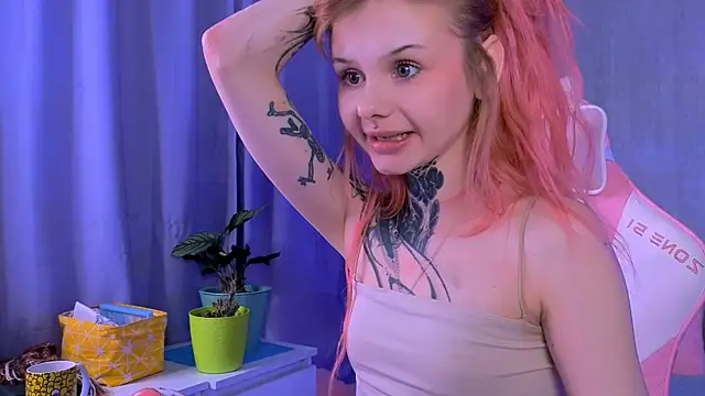 Britney Lynch online show from September 28, 2025, 9:22 pm