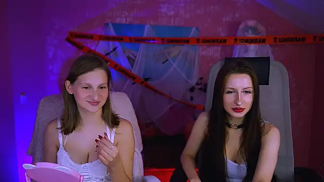 Snapshot of EllaHorton chatting on October 18, 2025, 12:29 pm EllaHorton online show from October 18, 2025, 12:29 pm