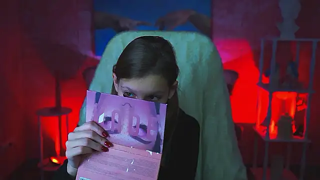 EllaHorton online show from December 3, 2024, 6:43 am