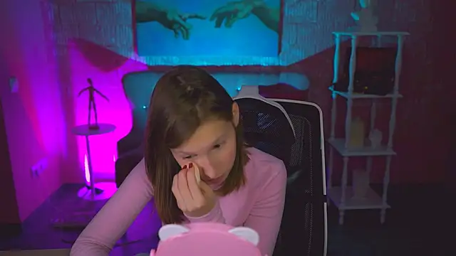 Snapshot of EllaHorton chatting on November 11, 2025, 4:24 pm EllaHorton online show from November 11, 2025, 4:24 pm