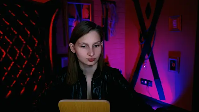 Snapshot of EllaHorton chatting on October 27, 2025, 8:48 am EllaHorton online show from October 27, 2025, 8:48 am