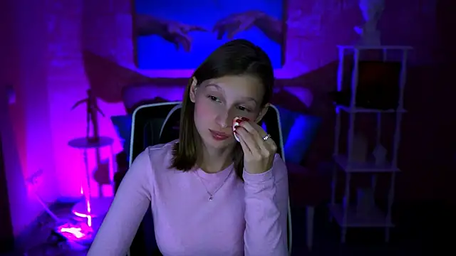 Snapshot of EllaHorton chatting on October 7, 2025, 5:14 pm EllaHorton online show from October 7, 2025, 5:14 pm