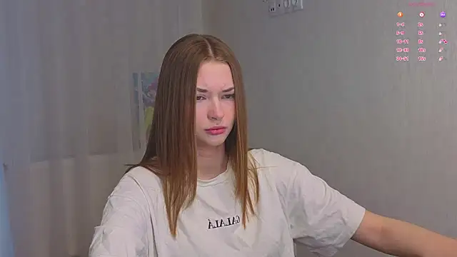 Snapshot of CharryClim chatting on October 24, 2025, 4:11 am CharryClim online show from October 24, 2025, 4:11 am