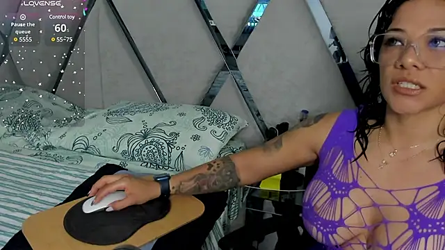 paula daniela1 online show from January 21, 2025, 1:08 am