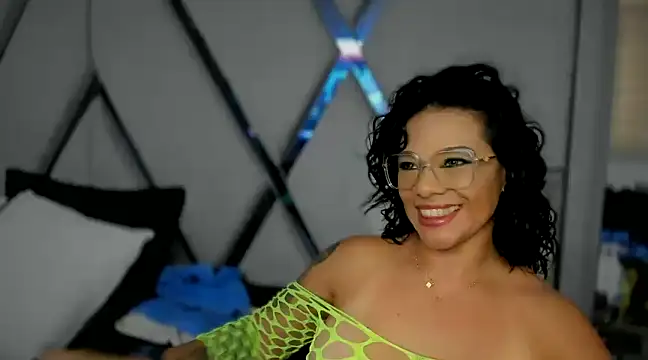 paula daniela1 online show from January 7, 2025, 8:10 pm