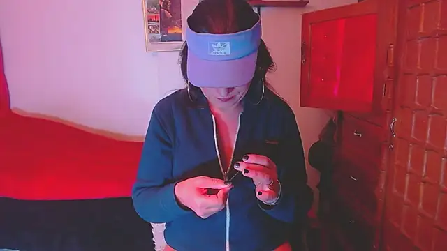 LorenJade online show from November 8, 2025, 7:23 am