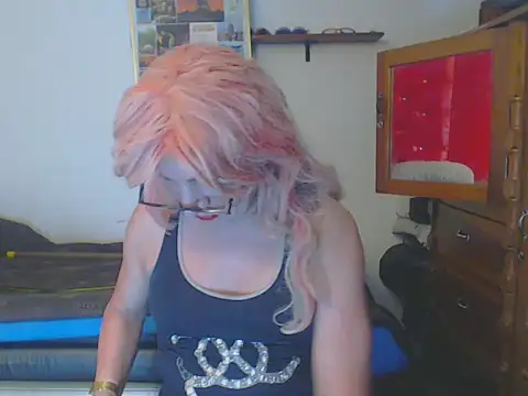 LorenJade online show from February 28, 2025, 7:05 am