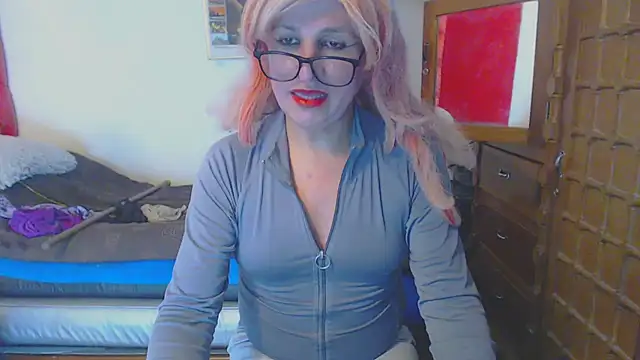 LorenJade online show from February 8, 2025, 7:37 am