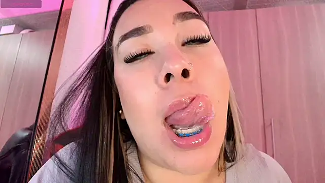 leahtemptation3 online show from July 16, 2026, 3:58 am