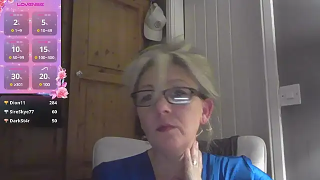 Roxie34dd online show from December 14, 2024, 9:13 pm