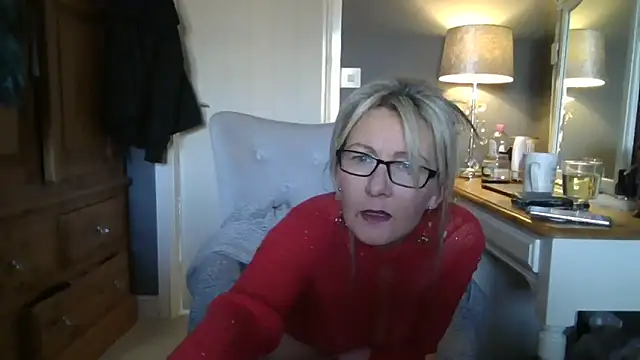 Roxie34dd online show from January 24, 2025, 2:19 pm