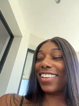 Snapshot of smileybabe chatting on June 23, 2026, 8:12 am smileybabe online show from June 23, 2026, 8:12 am