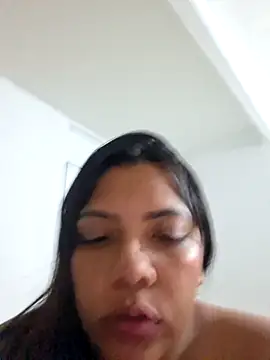 Snapshot of CanelitaPasion chatting on October 31, 2025, 11:11 pm CanelitaPasion online show from October 31, 2025, 11:11 pm