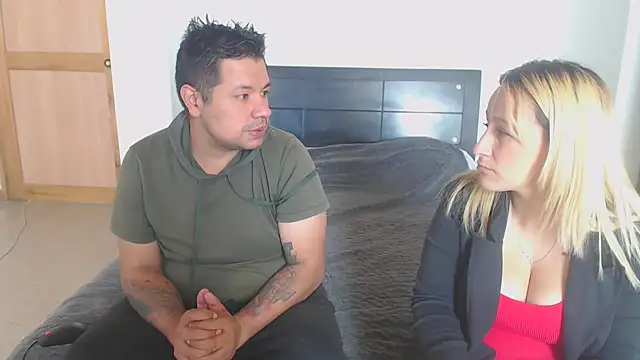 Snapshot of sexy_girls1 chatting on October 18, 2025, 2:52 pm sexy girls1 online show from October 18, 2025, 2:52 pm