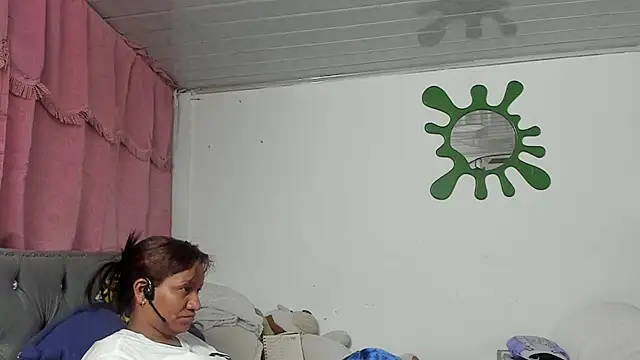 Snapshot of Laflaka22 chatting on November 1, 2025, 12:28 am Laflaka22 online show from November 1, 2025, 12:28 am