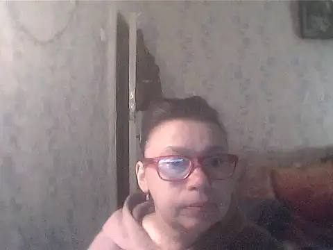 MadamDreamx online show from April 18, 2026, 2:47 am