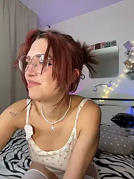 Evangeline Lawrence  online show from November 19, 2025, 5:13 pm