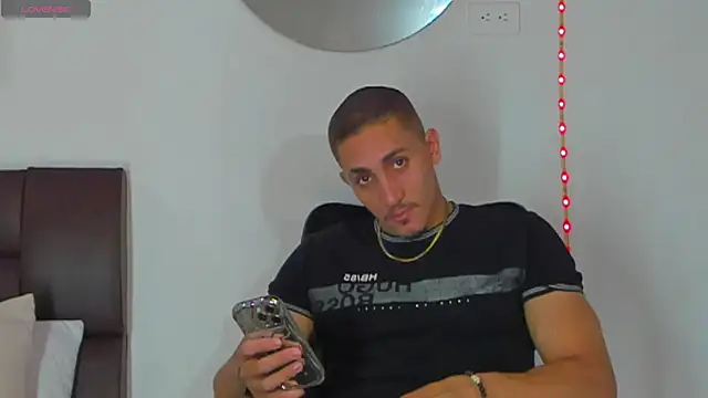 MikeRoss7777 online show from September 28, 2025, 5:09 pm