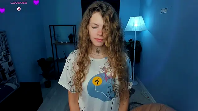 Snapshot of RayaNenlia chatting on September 29, 2025, 5:03 am RayaNenlia online show from September 29, 2025, 5:03 am