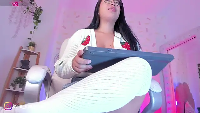 evelyn evans 1 online show from November 4, 2025, 11:08 pm