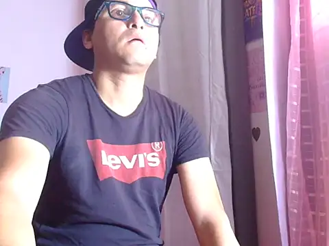 Snapshot of ClarkGiven chatting on May 8, 2026, 11:58 am ClarkGiven online show from May 8, 2026, 11:58 am