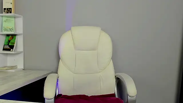 bulma bambina  online show from March 13, 2025, 8:00 pm