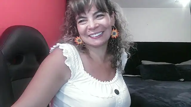 Snapshot of charlotedoll chatting on October 14, 2025, 4:24 am charlotedoll online show from October 14, 2025, 4:24 am