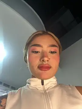 Snapshot of Arianavillada chatting on September 28, 2025, 3:57 am Arianavillada online show from September 28, 2025, 3:57 am