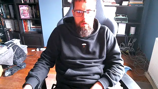 MeSteff online show from October 25, 2025, 2:17 pm