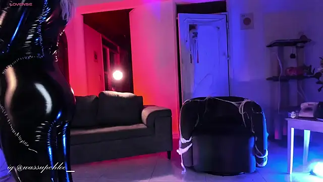 Snapshot of misschloe__ chatting on October 23, 2025, 11:47 pm misschloe   online show from October 23, 2025, 11:47 pm