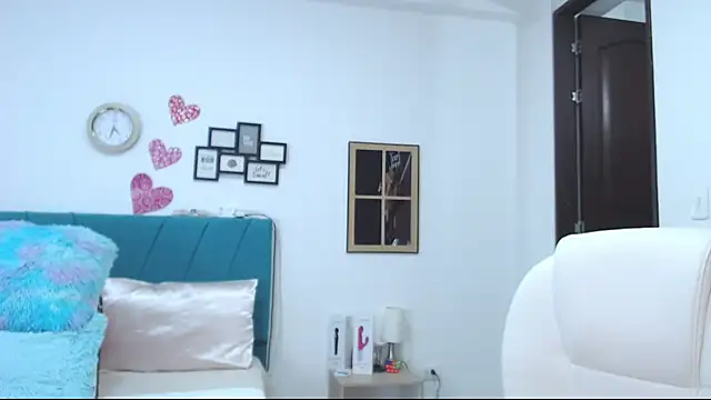 Snapshot of kamila_lopez chatting on March 17, 2025, 10:08 pm kamila lopez online show from March 17, 2025, 10:08 pm