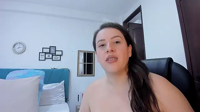 Snapshot of kamila_lopez chatting on October 24, 2025, 9:25 pm kamila lopez online show from October 24, 2025, 9:25 pm