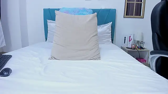 Snapshot of kamila_lopez chatting on October 25, 2025, 10:54 pm kamila lopez online show from October 25, 2025, 10:54 pm