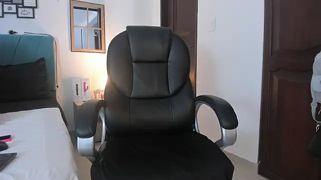 Snapshot of kamila_lopez chatting on October 2, 2025, 9:29 pm kamila lopez online show from October 2, 2025, 9:29 pm