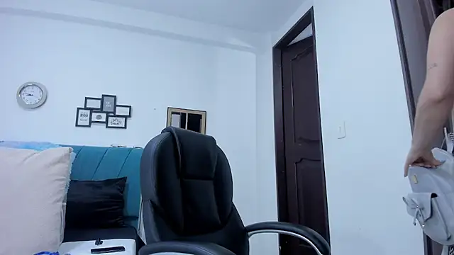 Snapshot of kamila_lopez chatting on October 14, 2025, 9:58 pm kamila lopez online show from October 14, 2025, 9:58 pm