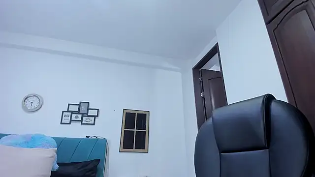 Snapshot of kamila_lopez chatting on October 21, 2025, 10:42 pm kamila lopez online show from October 21, 2025, 10:42 pm