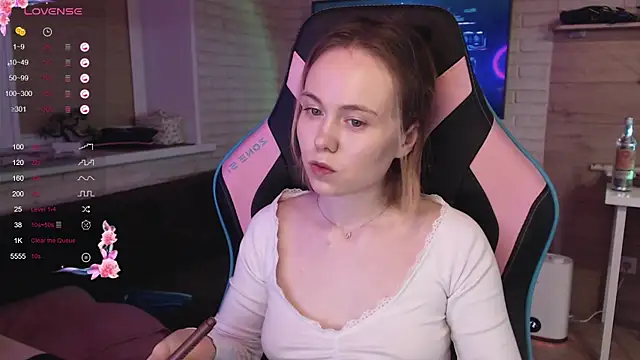 Snapshot of lucy_mirror chatting on December 2, 2025, 8:54 pm lucy mirror online show from December 2, 2025, 8:54 pm