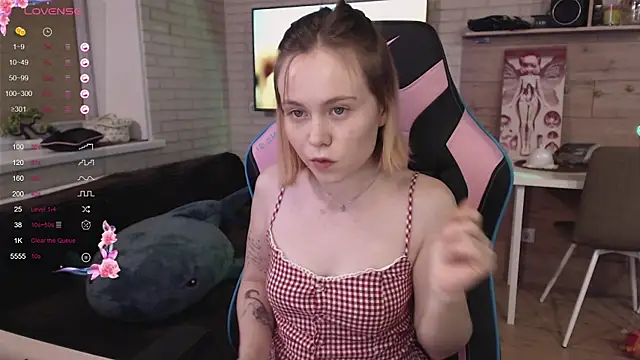 Snapshot of lucy_mirror chatting on November 6, 2025, 8:24 pm lucy mirror online show from November 6, 2025, 8:24 pm